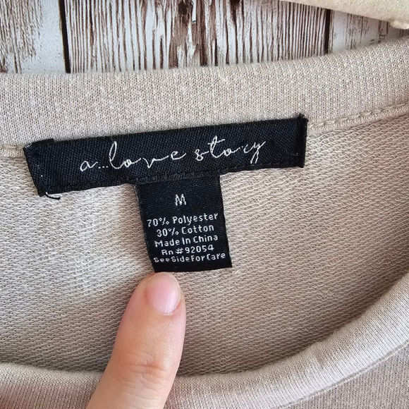 Women's A. Love Story Beige Paris Top - Size M - Picture 7 of 8